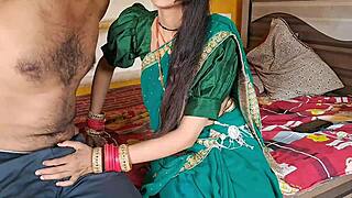 pados wali bhabhi fucked in green sari by neighbor