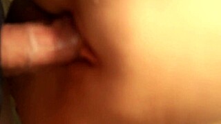 润滑剂让她的剃光大逼双插肛门感觉超爽😍