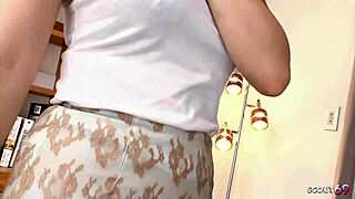 我诱惑我丰满亚洲继妹在JAV色情中内射破处