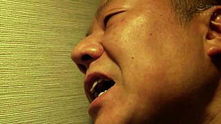 难以置信！妻子穿黑袜尖叫邻居猛烈内射她！